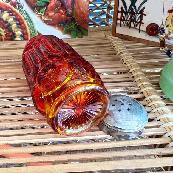 Vintage LE Smith Moon and Stars Spice Shaker Ruby Red Amberina Glows - Picture 5 of 5